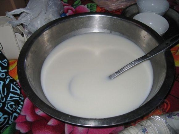 氂牛乳(高原地區各族人民的主要食品)